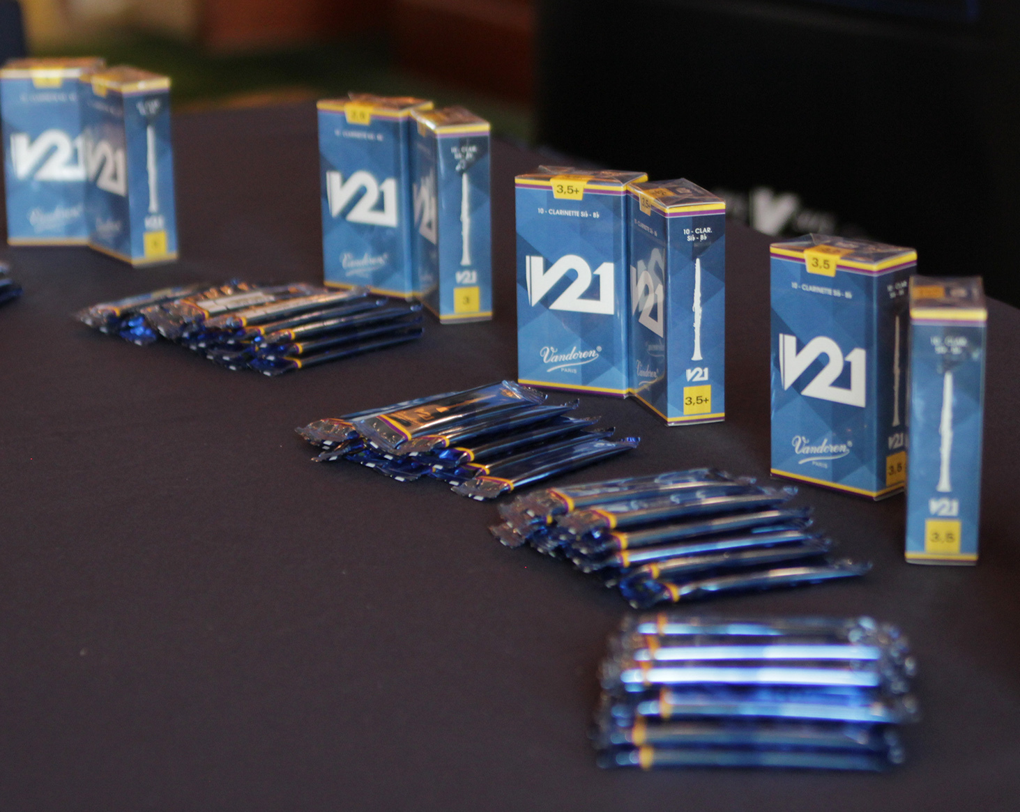 Vandoren V21 Bb Clarinet Reed - Box/ Loose Pack - 2.5/ 3.0/ 3.5
